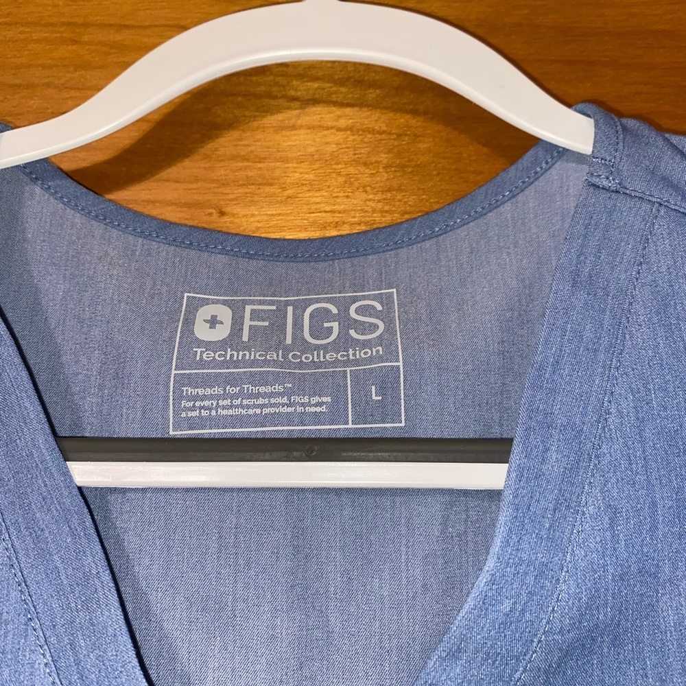 FIGS SCRUB TOP - Picture 3 of 5